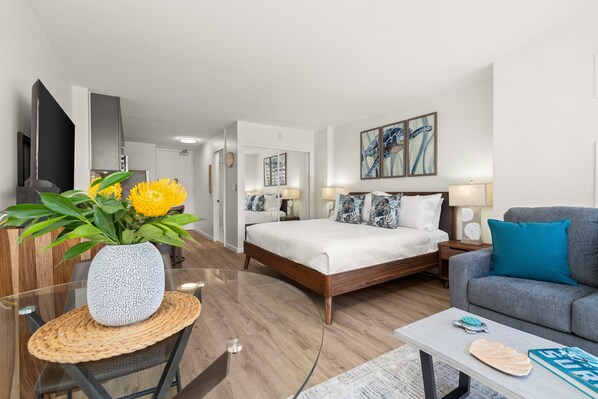 Tabla de planchar con plancha, wifi gratis y ropa de cama