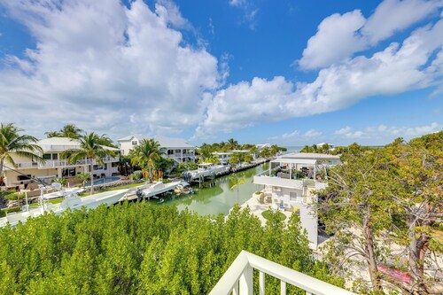 Spacious Canal-front Home: Florida Keys Gem