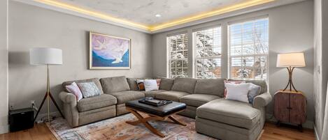 Smart TV, fireplace