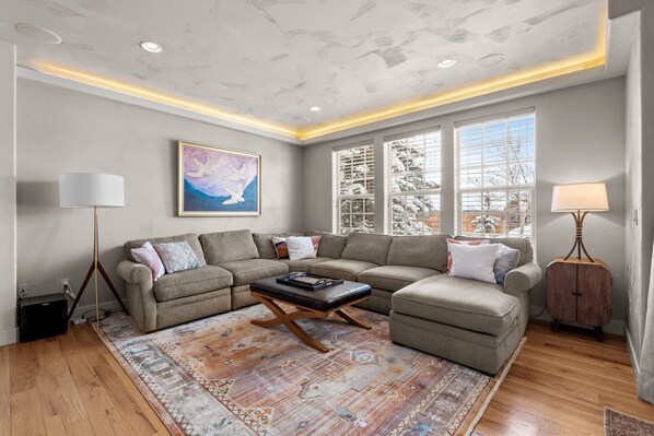 Una Smart TV, una chimenea