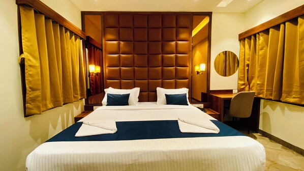 Deluxe Room | Meja, ruang kerja komputer riba, Wi-fi percuma, cadar katil 