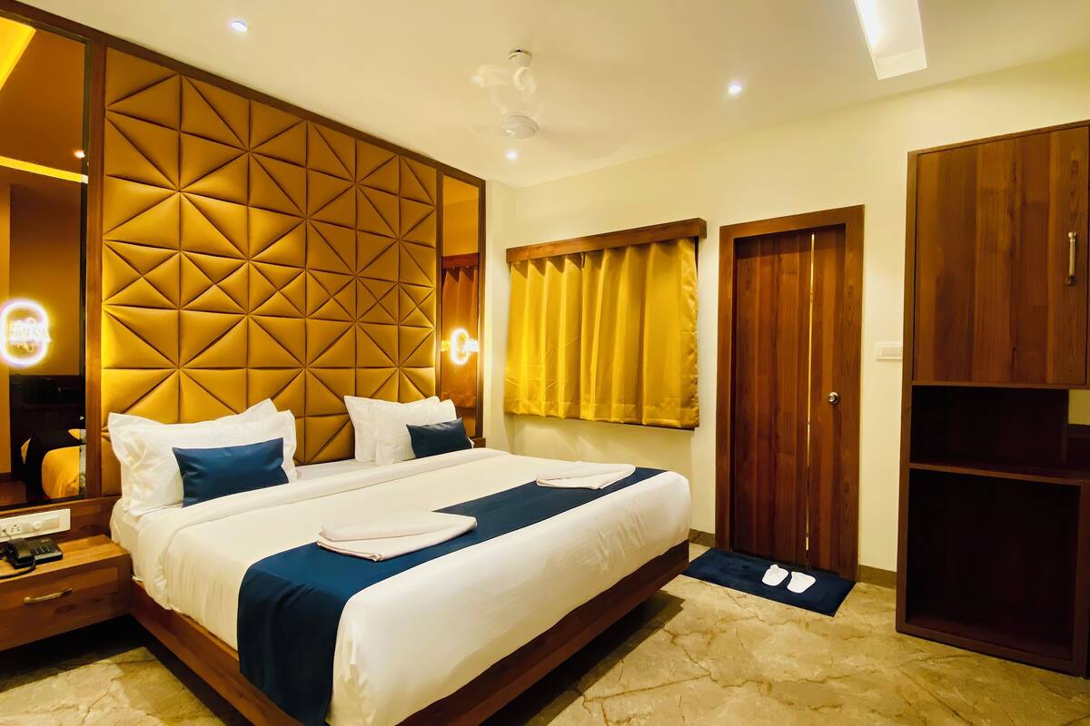 Executive Room | Desk, laptop workspace, free WiFi, bed sheets
