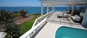 Mansion in João Fernandes - Beachfront