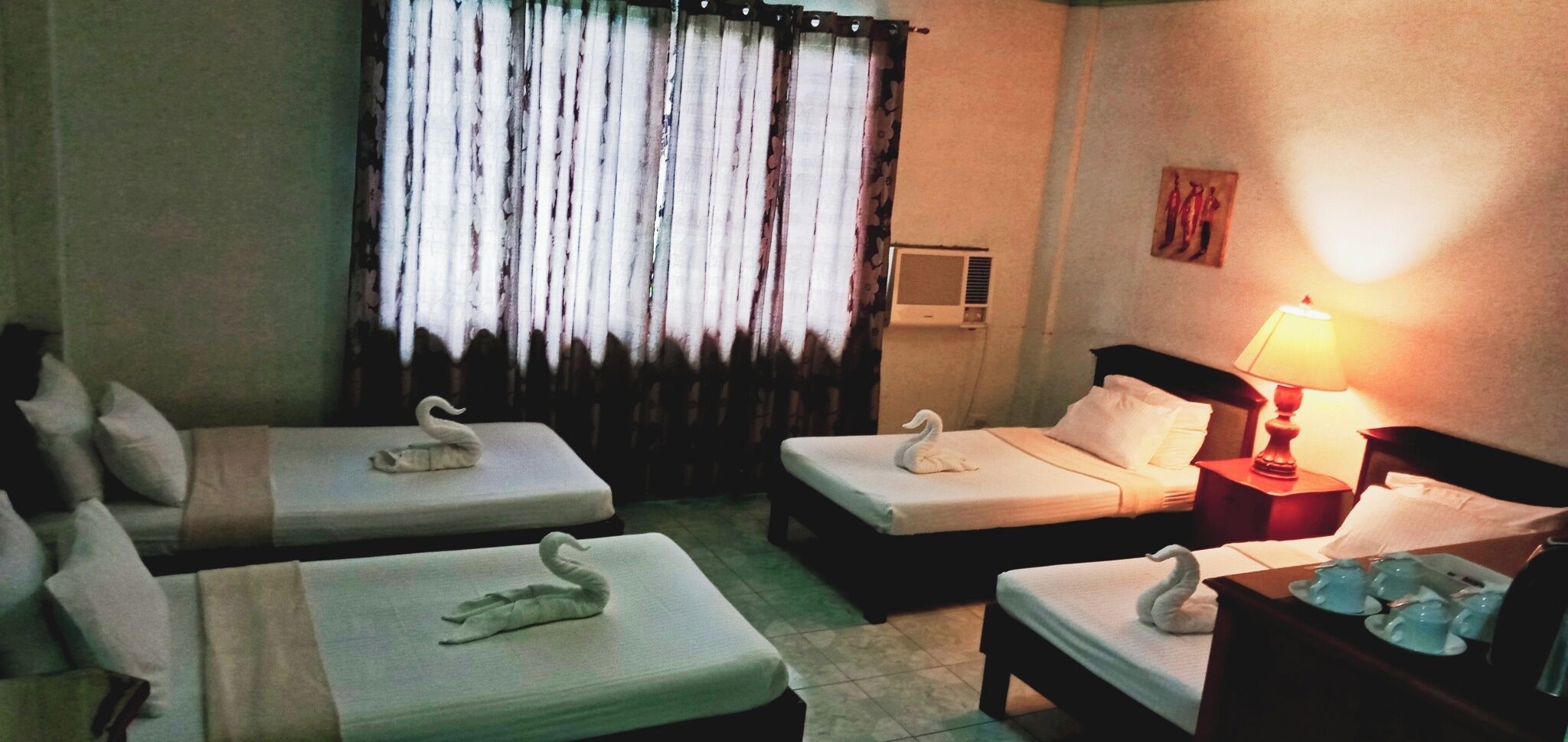 Family Room | Desk, laptop workspace, free WiFi, bed sheets