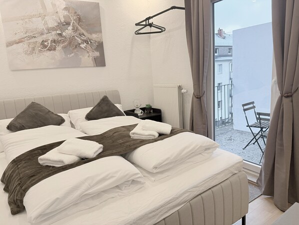 2 bedrooms, desk, iron/ironing board, travel crib