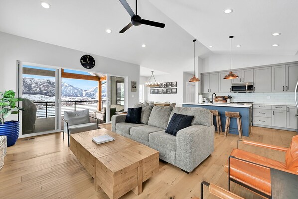 TV, fireplace, stereo, offices