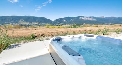 New Family Home in Eden w Hot Tub and Great Views