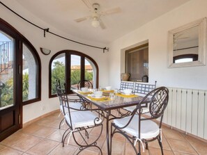 Vil·la, 5 dormitoris, terrassa | Servei de restauració