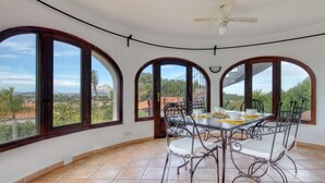 Villa, 5 chambres, terrasse | Restauration