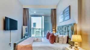 Apartment | 2 bedrooms - Waterfront 2BR w Canal View Near Burj Khalifa (Dubai)