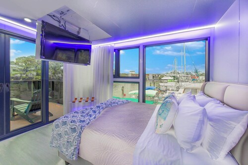 Atlantis 2-Bedroom Floating Home