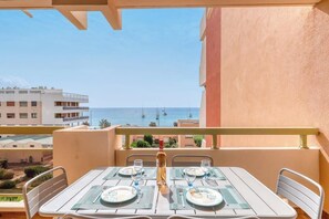 Outdoor dining - Exceptional sea view in Lavandou (Le Lavandou)