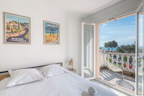 4 bedrooms, bed sheets