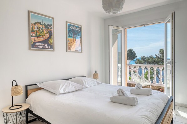 4 bedrooms, bed sheets