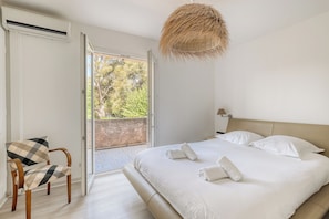 4 bedrooms, bed sheets