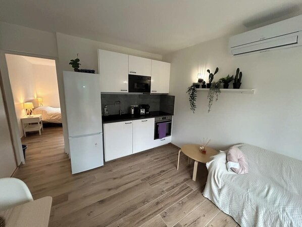 2 chambres, fer et planche à repasser, literie fournie
