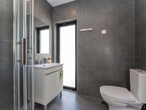 Douche, serviettes fournies