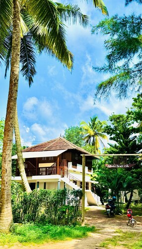 Charming 2 Beach front  bedroom B&B with AC, WiFi in Marari Arthunkal