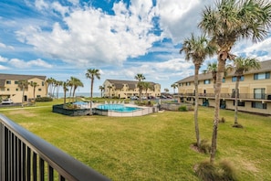 Property grounds - Blessed By The Sea Crescent Beach Activities 2 Bedroom Home (St. Augustine)