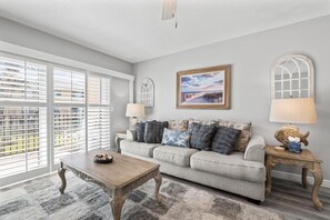 Huoneisto, 2 makuuhuonetta | Oleskelualue | Älytelevisio