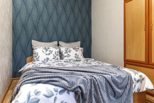 1 chambre, fer et planche à repasser, accès au Wi-Fi (inclus)