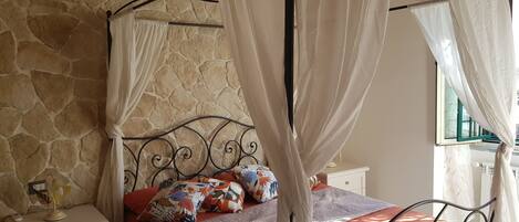 2 bedrooms, iron/ironing board, travel crib, free WiFi