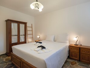 Iron/ironing board, travel cot, free WiFi, bed sheets - Paros' slice of Paradise (Paros)