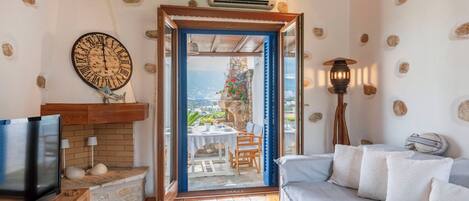 House, Sea View | Living area