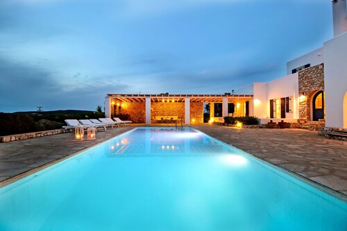 Villa Haroula, Private Pool Villa with Panoramic Aegean Sea and Sunset View.
