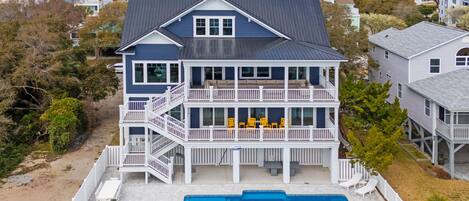 المنشأة من الخارج