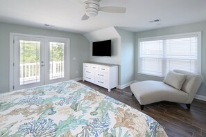 7 bedrooms, iron/ironing board, Internet - Walk to the Beach 7 BR Beach House with Private Pool! - Schedule Sea (Surfside Beach)