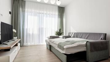 2 chambres, bureau, fer et planche à repasser, lit parapluie