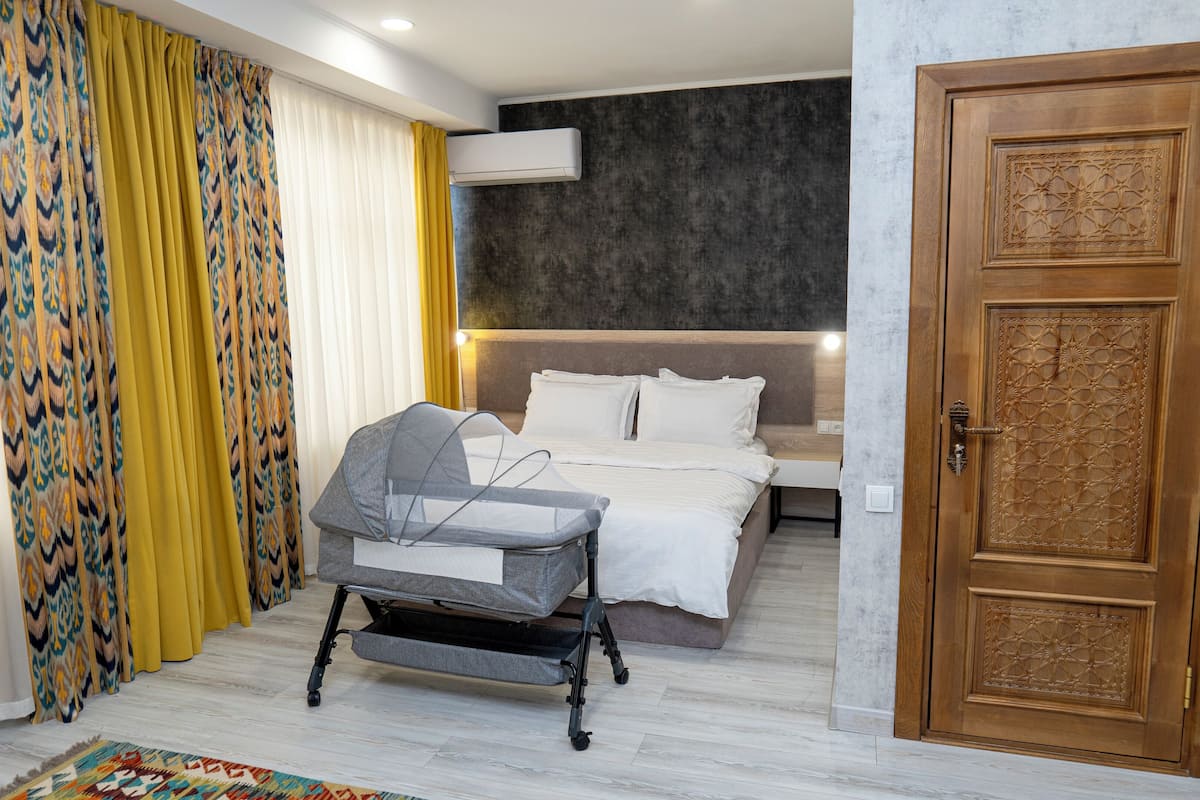 Family Double Room | In-room safe, laptop workspace, blackout drapes, soundproofing