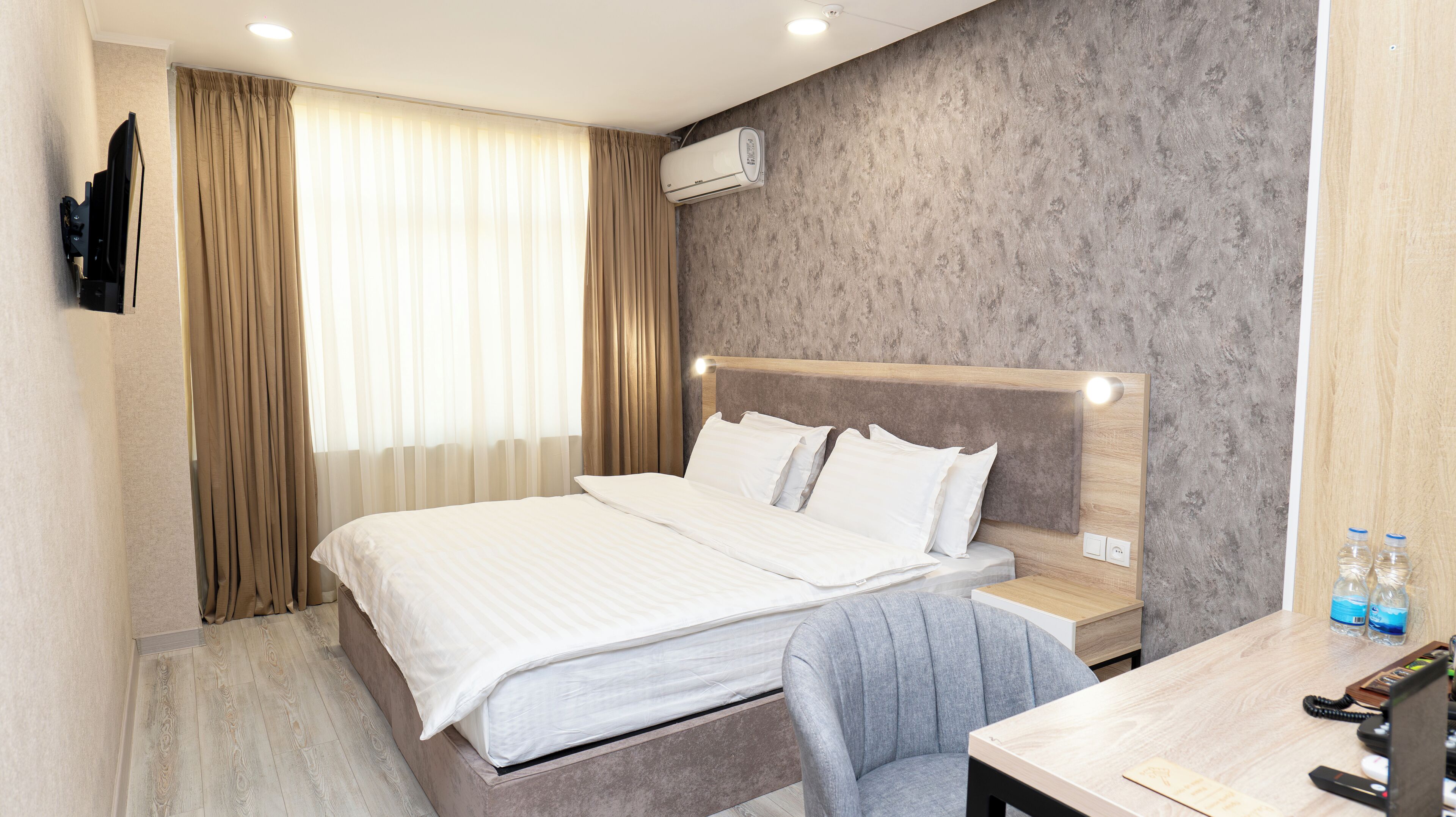 Classic Double or Twin Room, City View | In-room safe, laptop workspace, blackout drapes, soundproofing