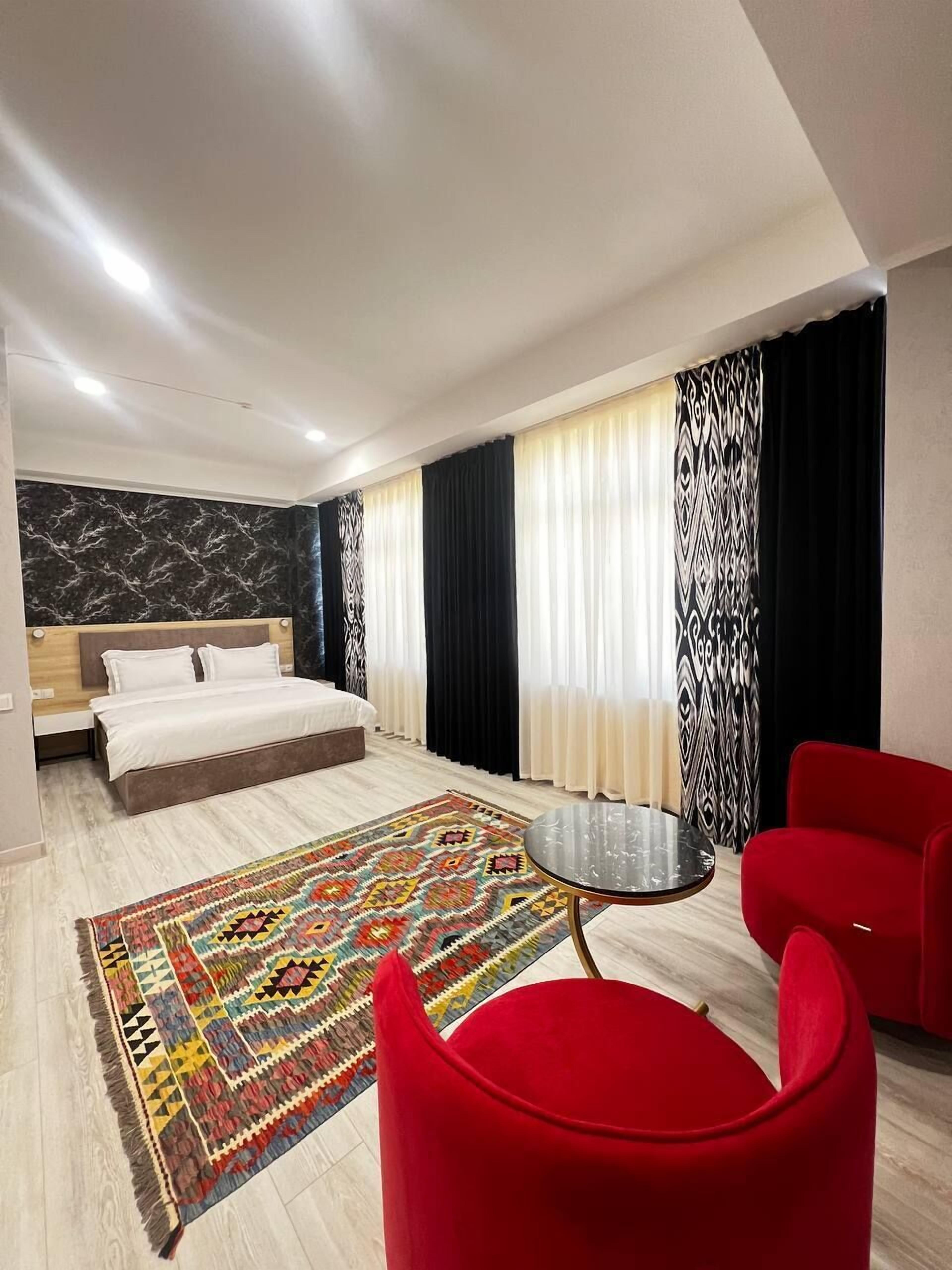 Deluxe Double Room | In-room safe, laptop workspace, blackout drapes, soundproofing