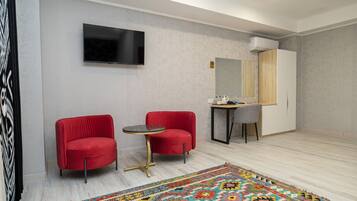 Deluxe Double Room | In-room safe, laptop workspace, blackout drapes, soundproofing