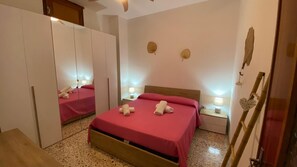 2 bedrooms, iron/ironing board, WiFi