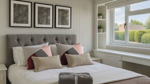 2 bedrooms, iron/ironing board, free WiFi, bed sheets - Woodcrest Retreat Sleeps 4 With Garden (Reigate)
