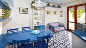 Unclassified image, 5 of 22, button - Stylish retreat steps from everything (Bibione)