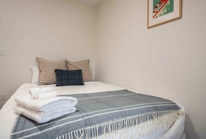 5 chambres, bureau, Wi-Fi, literie fournie
