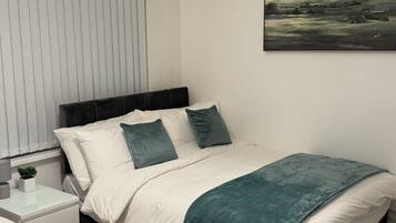 3 Schlafzimmer, BĂŒgeleisen/BĂŒgelbrett, WLAN, BettwĂ€sche