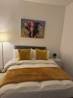 3 chambres, fer et planche à repasser, Wi-Fi, draps fournis