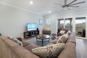 Smart TV, DVD player, books, stereo