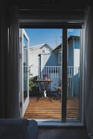Single Room, Balcony (Shared Bathroom and Kitchen) | Premium bedding, down comforters, pillowtop beds, individually decorated