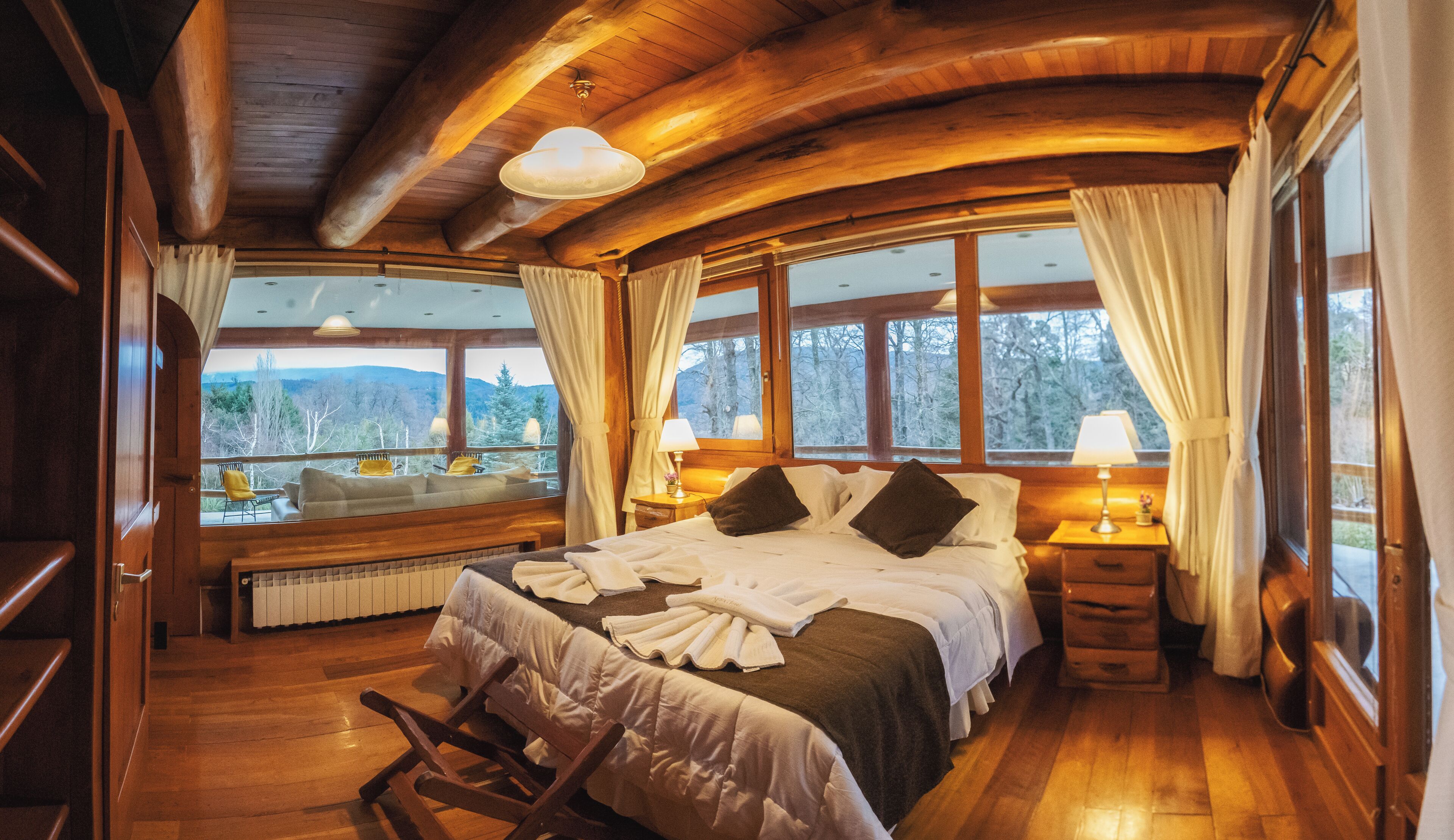 Exclusive Residence Los Duendes | Egyptian cotton sheets, premium bedding, down comforters, in-room safe