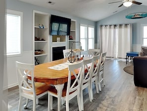 Dining - The Twisted Pelican | Oceanfront, Pet-Friendly (Surf City)