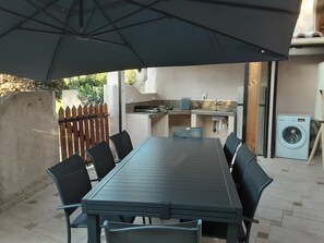 Outdoor dining - Cosy house + terrace, 150m from the sea (Santa-Maria-Poggio)