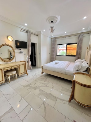 3 bedrooms, free WiFi, bed sheets