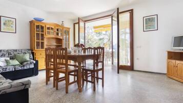House, 4 Bedrooms | Interior
