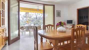 Casa, 4 dormitoris | Servei de restauració